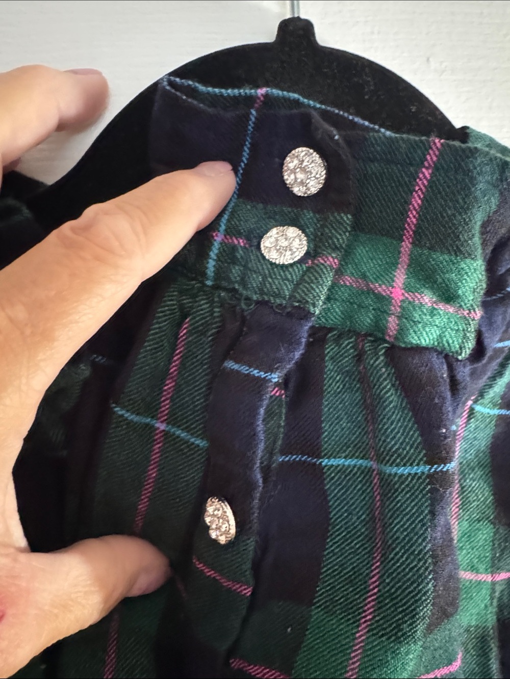 Crown and Ivy Plaid Ruffle Neck Button-Up Blouse in Green and Navy - Picture 3 of 4